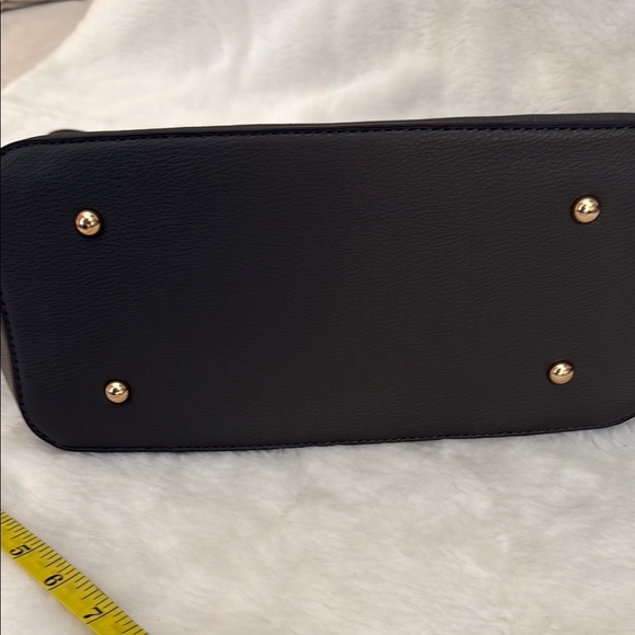 Sophisticated Green Tote with Gold Accents - Picture 14 of 15